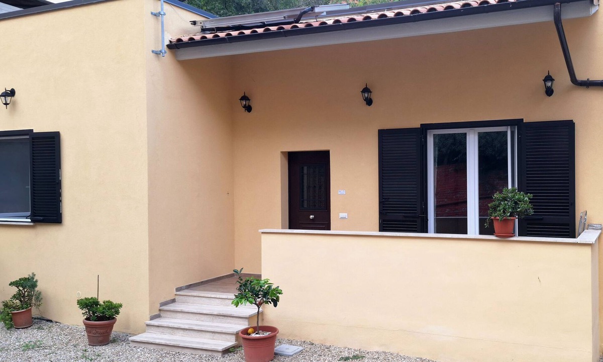 Ostiense House | St. Paul Hideout - vacation home surrounded by greenery within walking distance of the metro