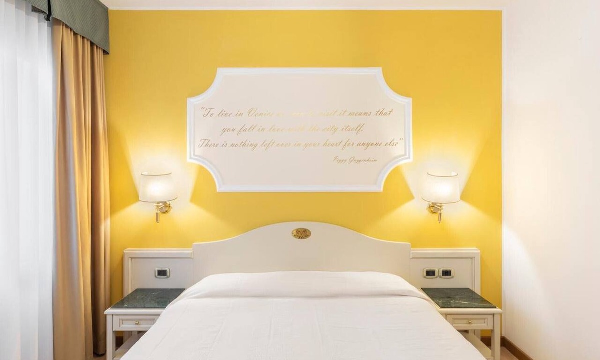Dolo Apartment | Standard Double Room with WiFi and Air Conditioning