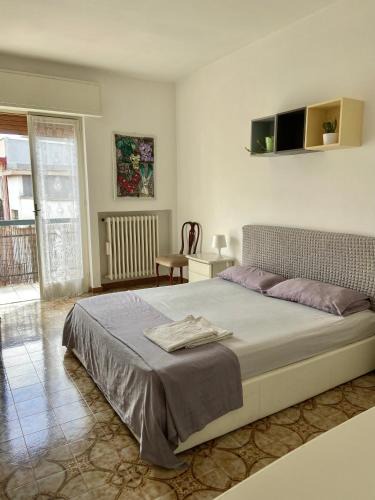 Mola di Bari House | Stanza matrimoniale bagno privato 1975