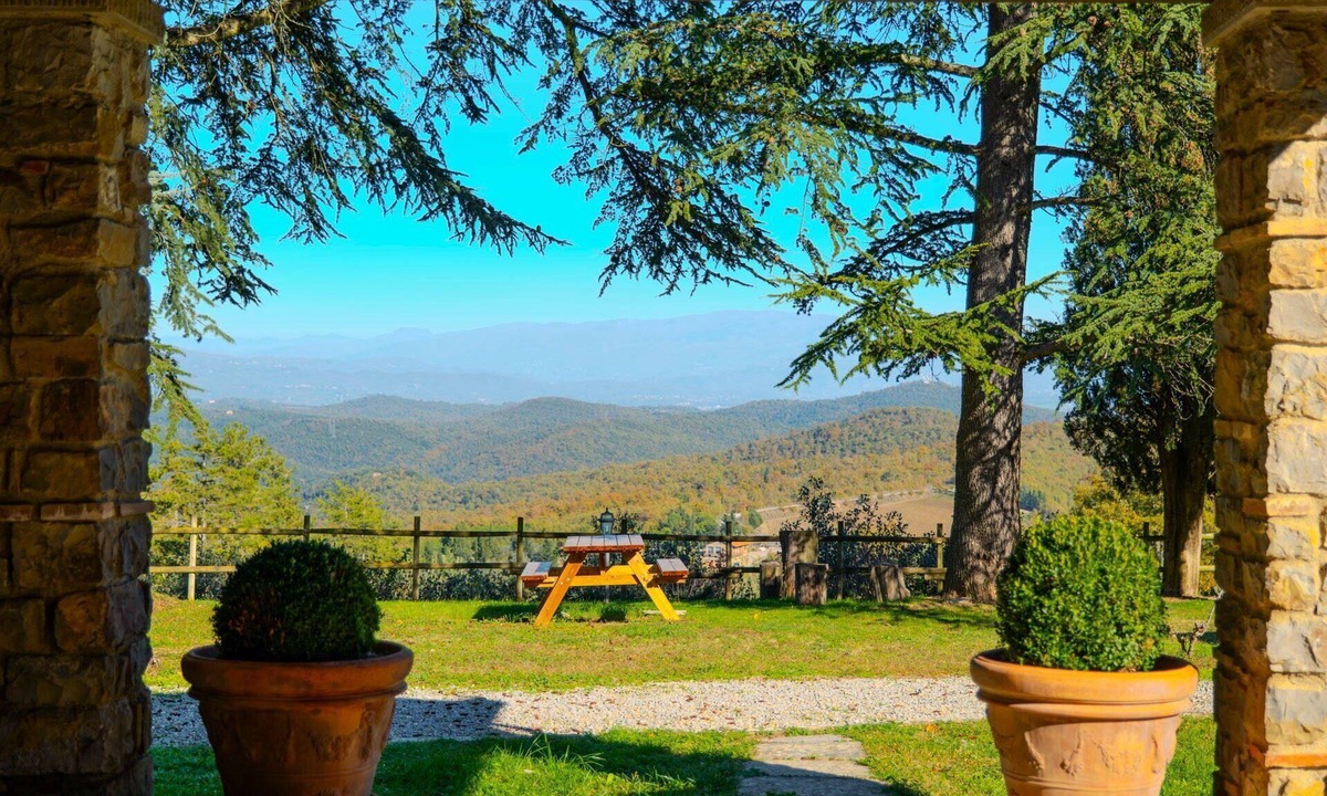 Civitella in Val di Chiana Villa | Stunning private villa with WIFI, private pool, A/C, TV and pets allowed, close to Arezzo