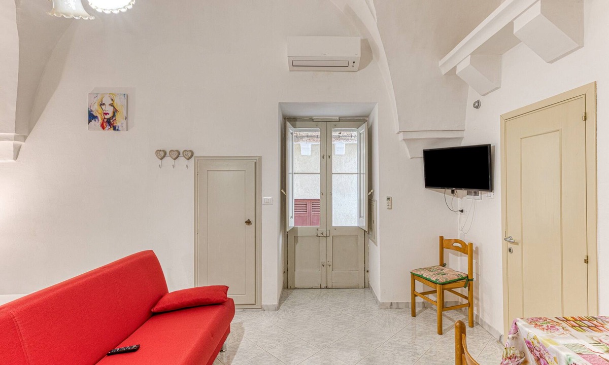 Presicce Apartment | Studio Apartment 'Noemi' with Shared Terrace and Air Conditioning