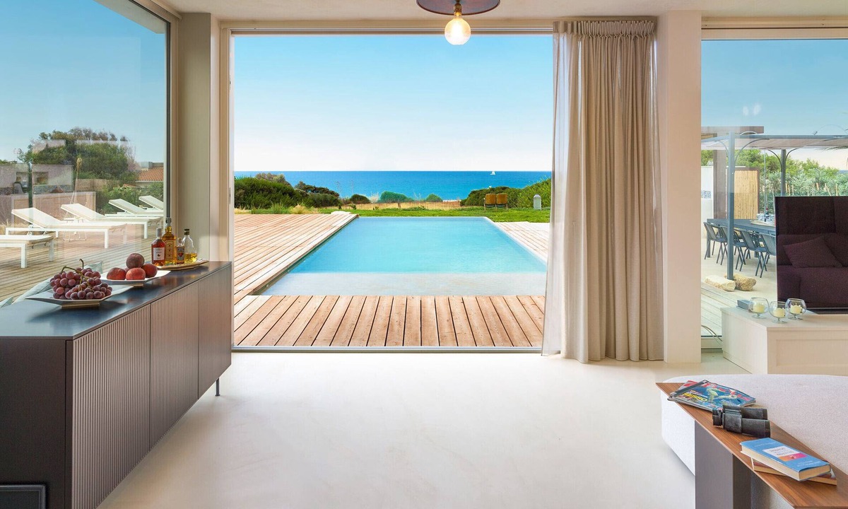 Scicli Villa | Stunning beachfront villa with pool and direct access to the sea in Sampieri - DiCasaInSicilia