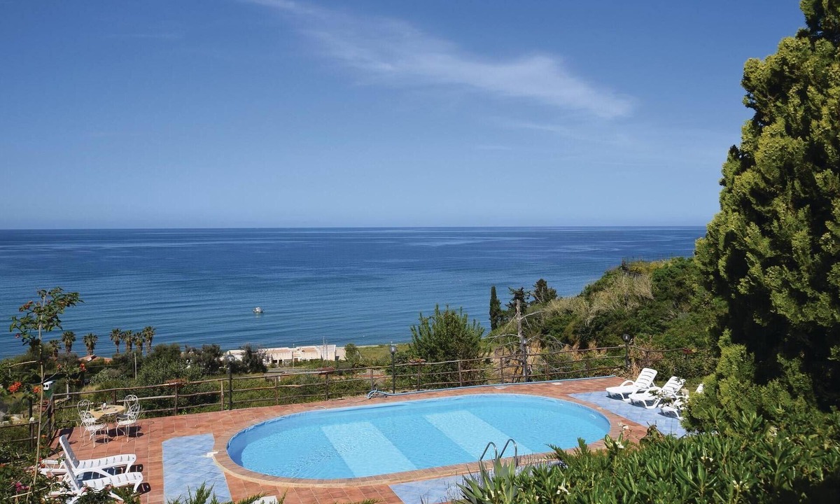 Torre Colonna-sperone House | Stunning home in Altavilla Milicia with swimming pool
