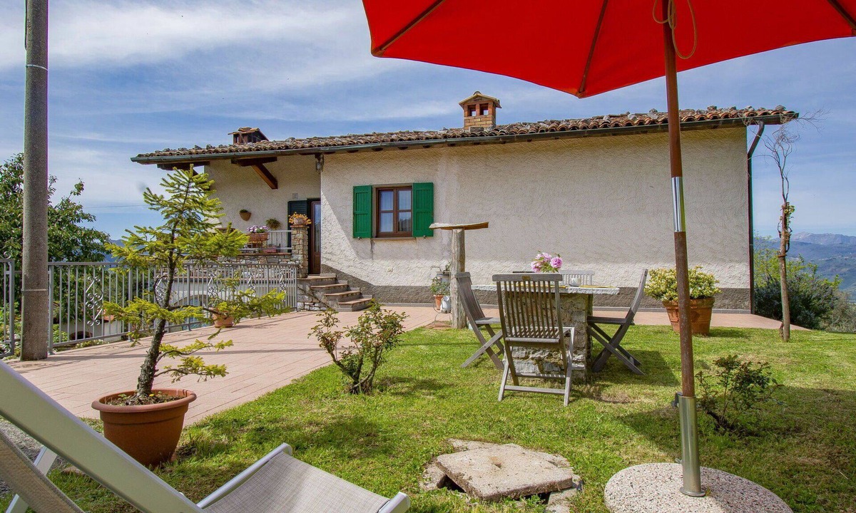Coreglia Antelminelli House | Stunning private villa for 4 guests with WIFI, A/C, TV, terrace and pets allowed