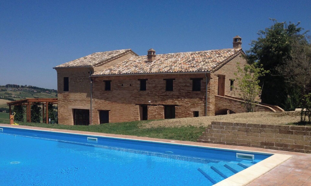 Montegiorgio Villa | Stunning private villa for 14 people with A/C, WIFI, private pool, TV and panoramic view