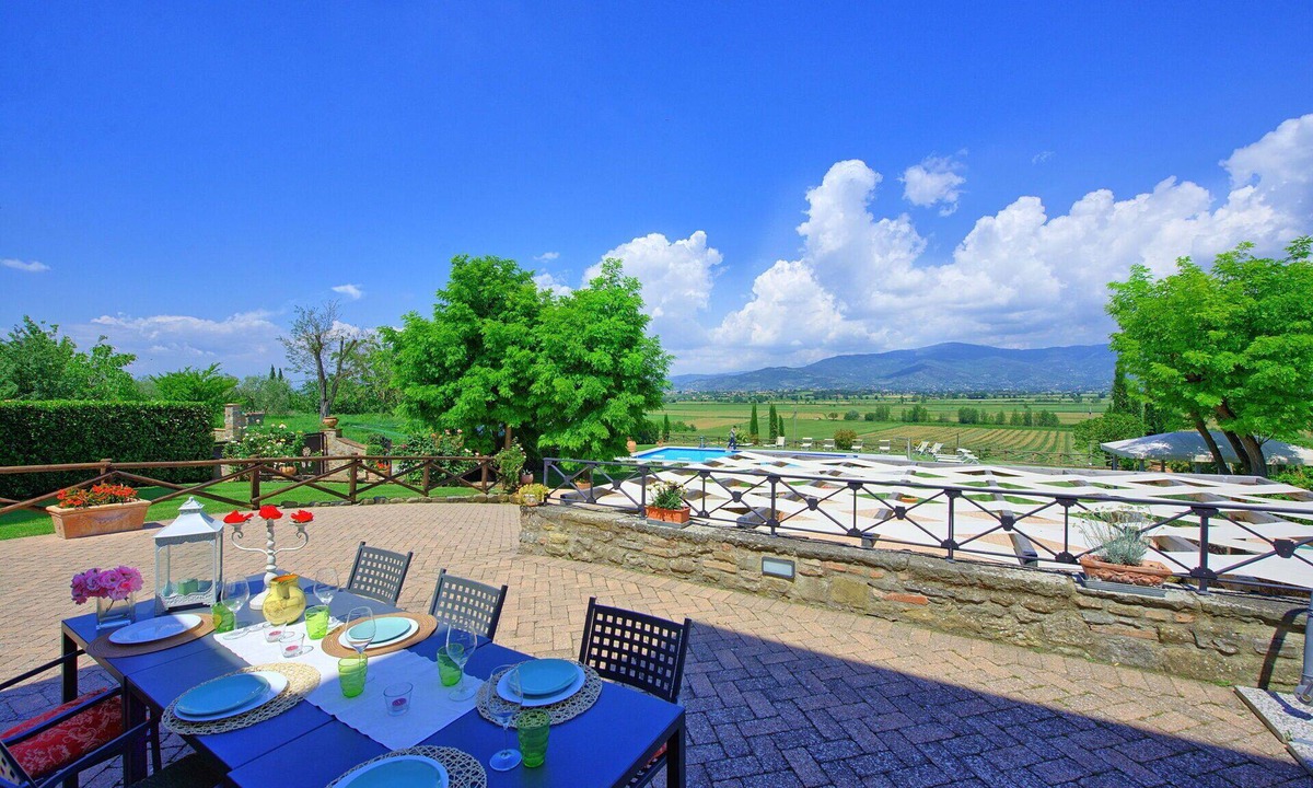 Fratticciola Villa | Stunning private villa with WIFI, private pool, hot tub, A/C and panoramic view, close to Cortona
