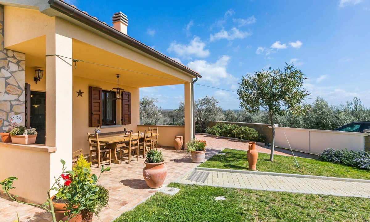 Riparbella House | Stunning private villa for 8 guests with WIFI, A/C, private pool, TV, patio and pets allowed