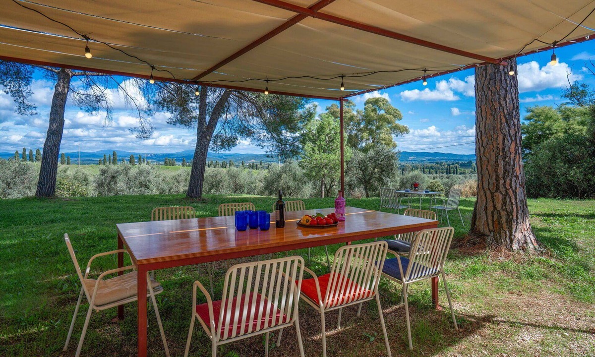 Follonica House | Stunning private villa for 11 people with A/C, WIFI, TV and patio
