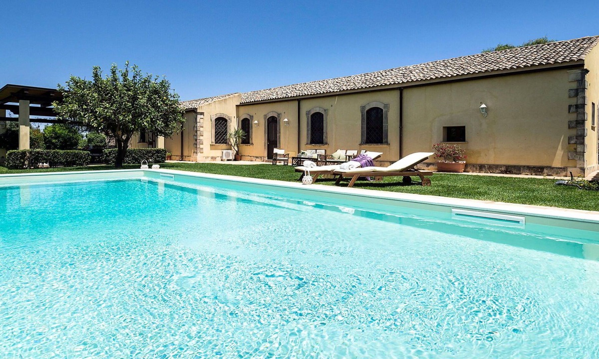 Carrozziere Villa | Stunning private villa for 8 guests with WIFI, private pool, A/C, TV and terrace