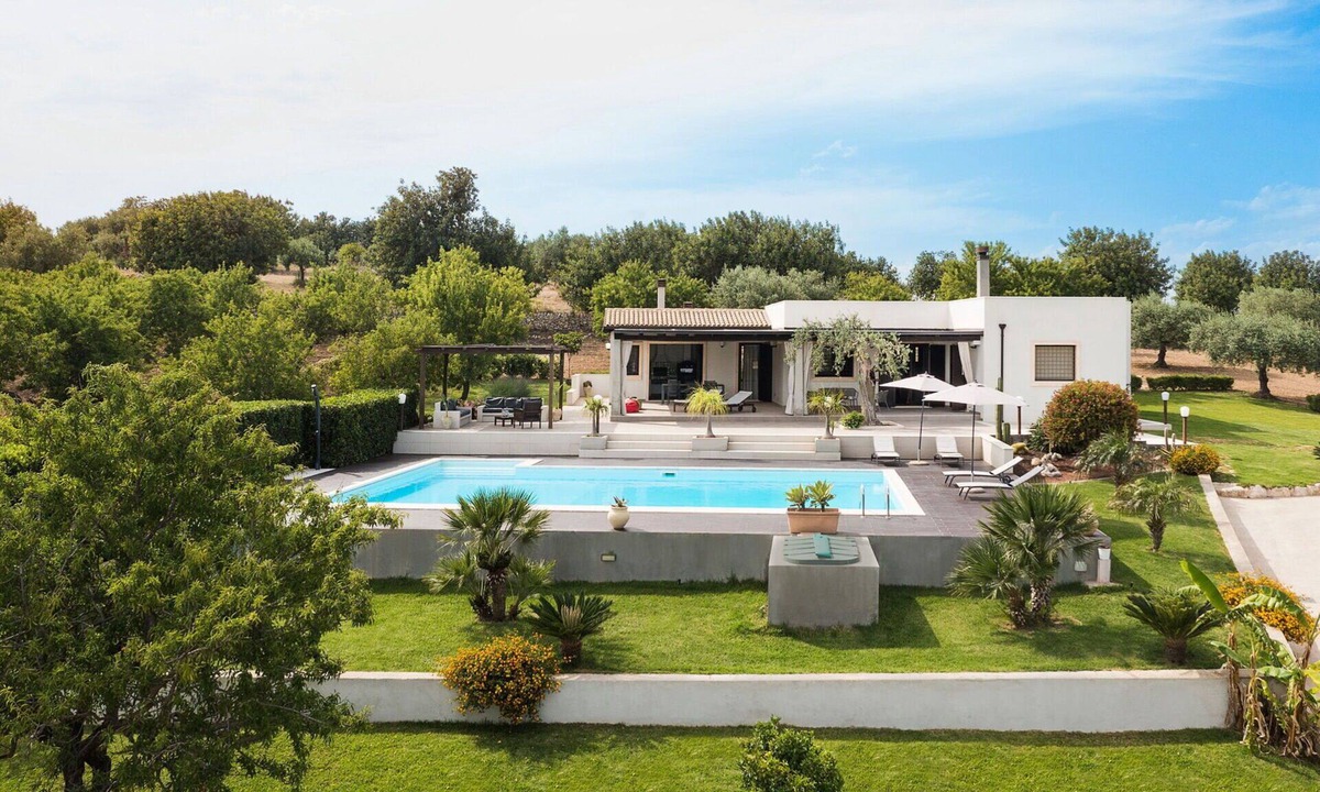 Casale Modica Villa | Stunning private villa for 4 people with A/C, private pool, WIFI, TV, terrace and panoramic view