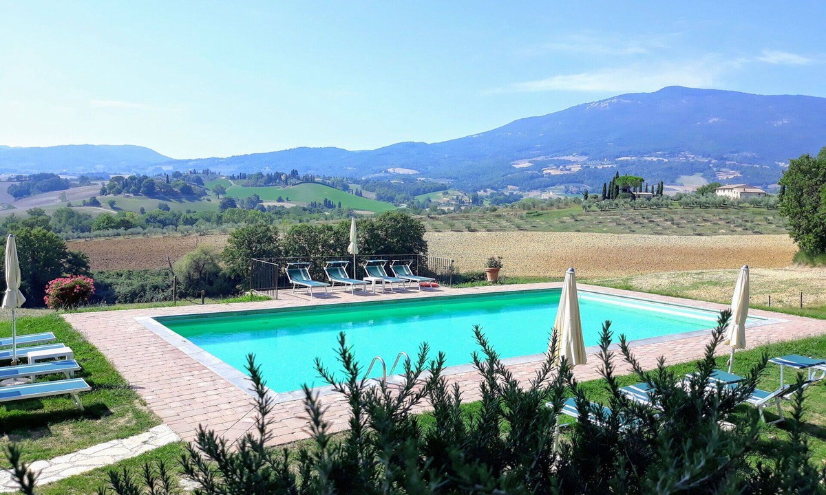 Cetona Villa | Stunning private villa for 20 people with A/C, WIFI, private pool, TV, patio and panoramic view