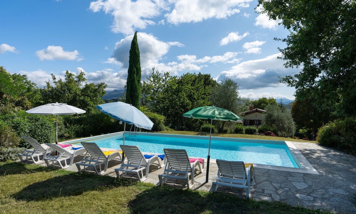 Dicomano Villa | Stunning private villa for 8 people with WIFI, private pool, hot tub, TV and panoramic view