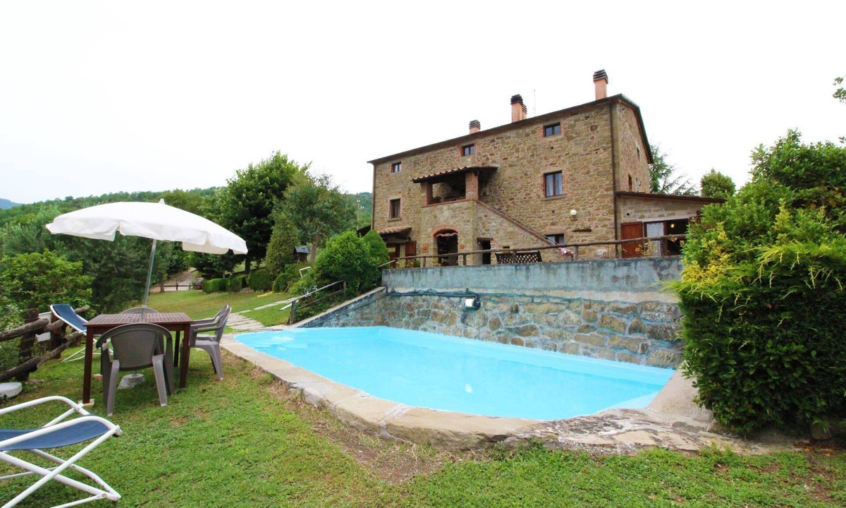 Bivio Lugnano Villa | Stunning private villa for 18 guests with WIFI, private pool, TV, veranda and pets allowed