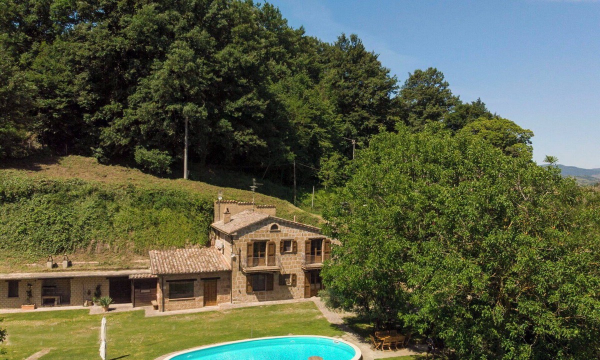 Proceno Villa | Stunning private villa for 9 guests with A/C, WIFI, private pool, TV and pets allowed