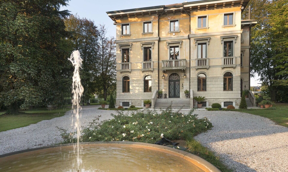 Saonara Villa | Stunning private villa for 17 people with A/C, WIFI, TV, terrace and pets allowed, close to Padua