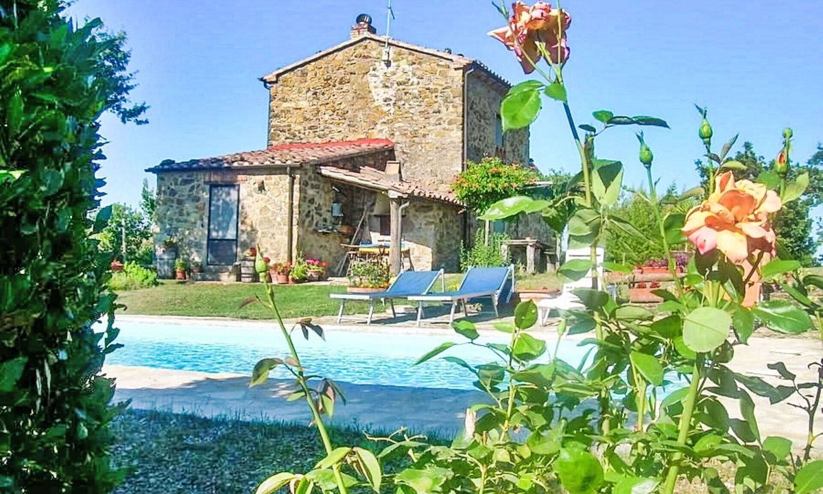 Sorano Villa | Stunning private villa with private pool, WIFI, A/C, TV, pets allowed and panoramic view