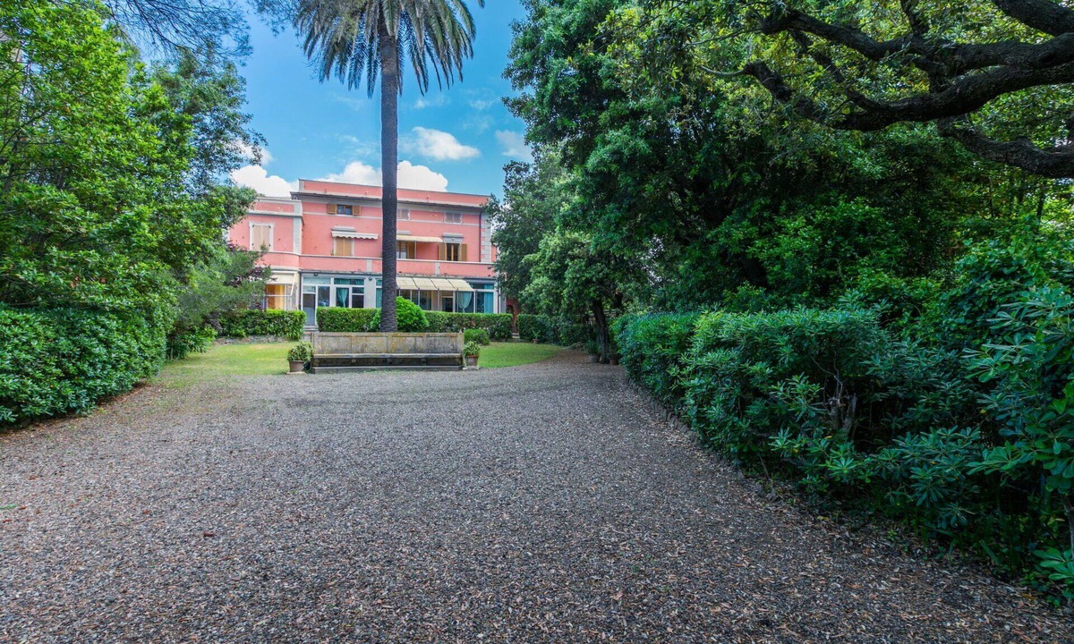 Castiglioncello Villa | Stunning villa for 6 guests with WIFI, A/C, TV, terrace and pets allowed