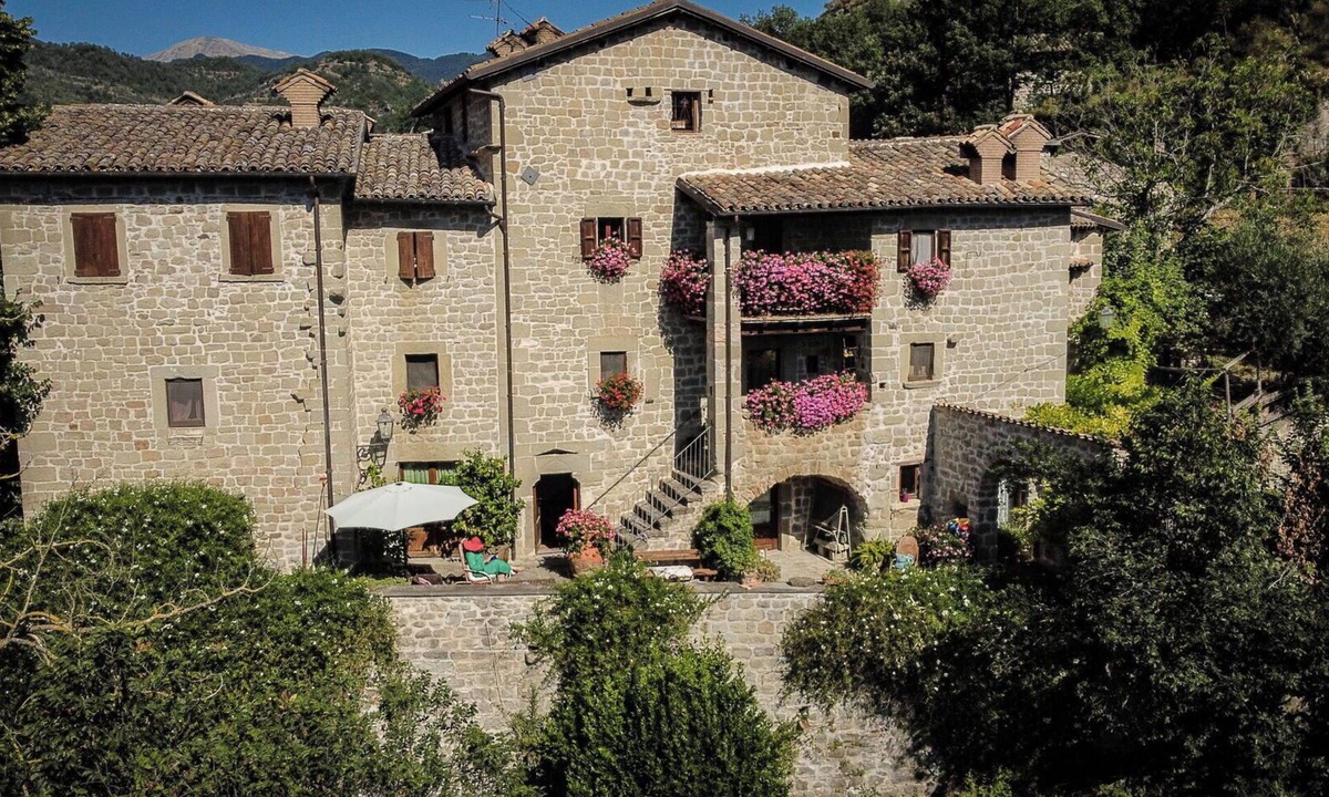 Roccafluvione Villa | Stunning villa for 14 people with WIFI, TV and pets allowed, close to Ascoli Piceno