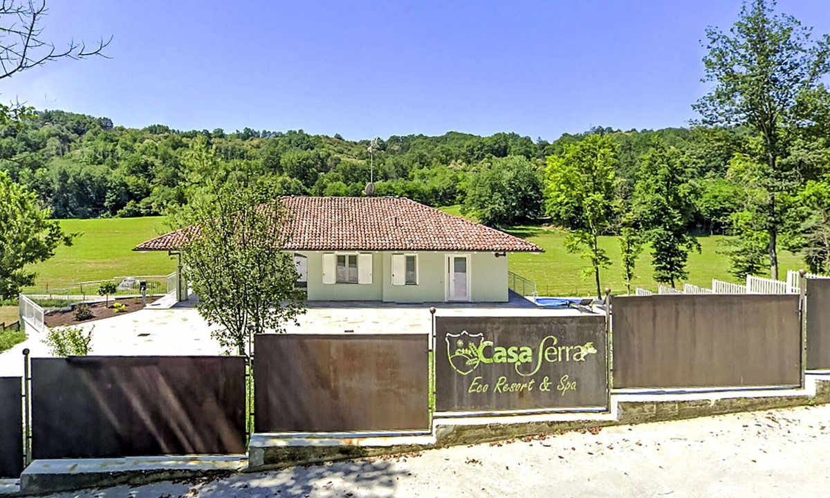 Asti House | Stunning villa with private pool, hot tub, WIFI, TV, patio, pets allowed and panoramic view