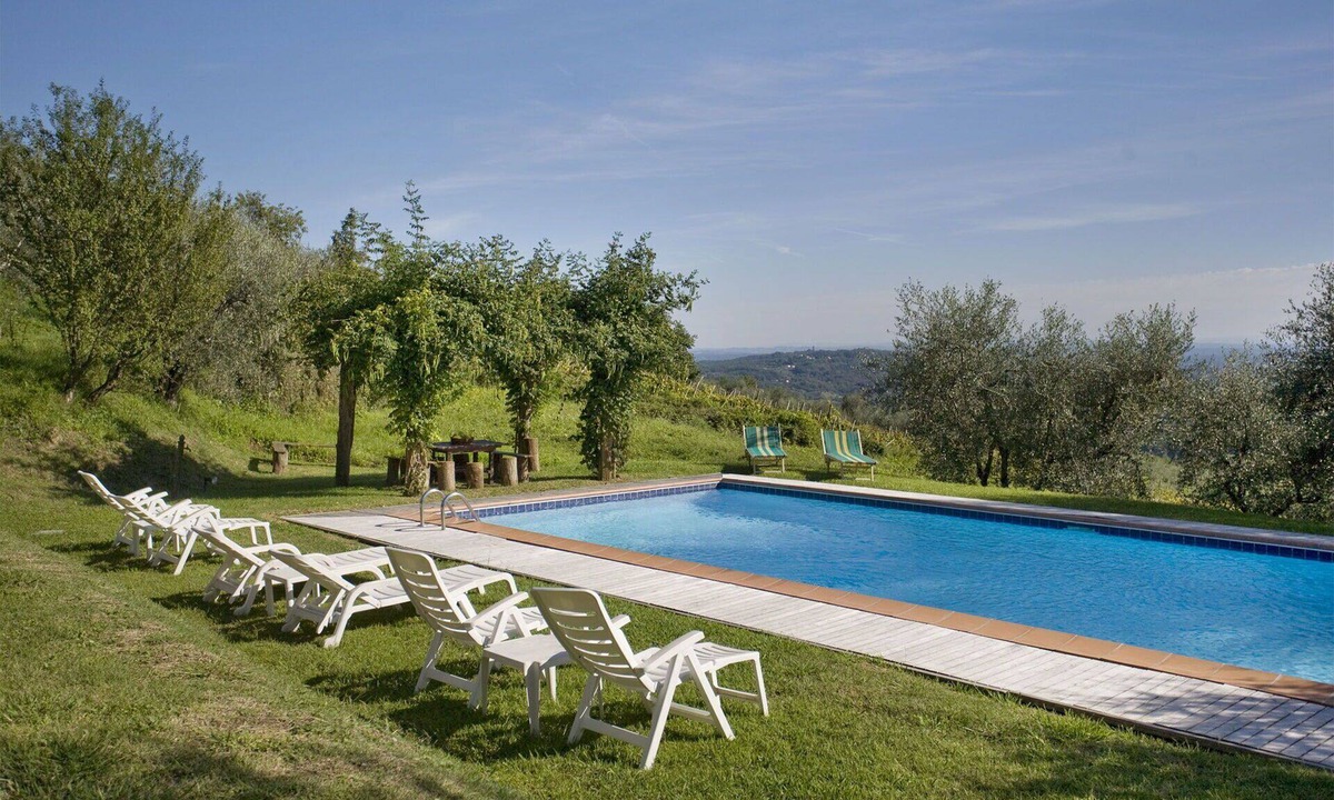 Capannori Villa | Stunning villa with WIFI, hot tub, private pool, A/C, TV, patio and panoramic view, close to Lu.