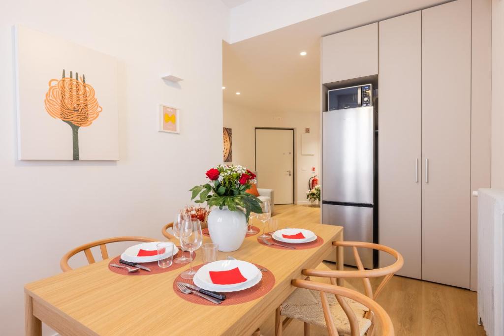 Universita Apartment | Stylish 2BR 2BA Newly Renovated Apartment-LorenzoILMagnifico