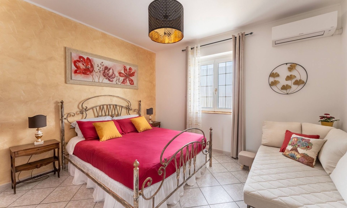 Ciampino Bed & Breakfast | Suite elegante e Romantica con Vasca Idromassaggio e Divano Letto