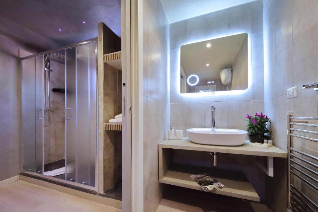 San Lorenzo Apartment | Termini Jacuzzi Suite