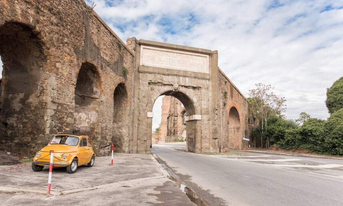 Tuscolano Apartment | THE IMPERIAL SUITE E THE BRICKS