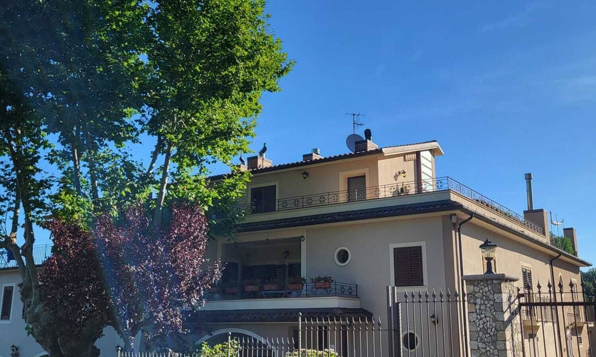 Sant'Agata de'Goti Apartment | The Masseria Tidei vacation home in the Benevento countryside is an oasis of relaxation.