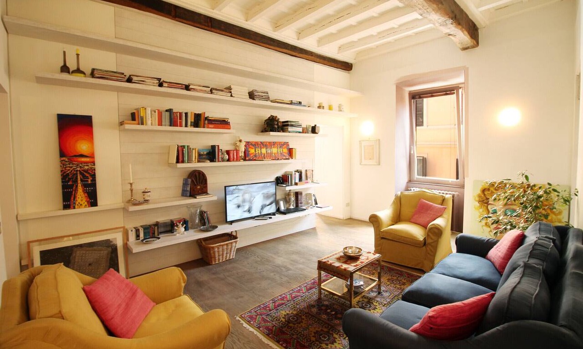 Rione II Trevi Apartment | The Trevi Fountain and Spanish Steps Experience
