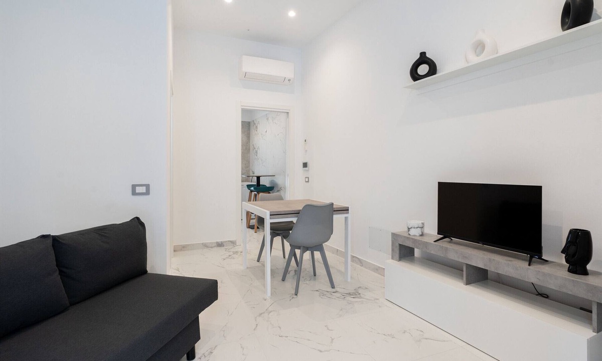 Municipio 2 Apartment | The Urban Nest White and Grey by Wonderful Italy
