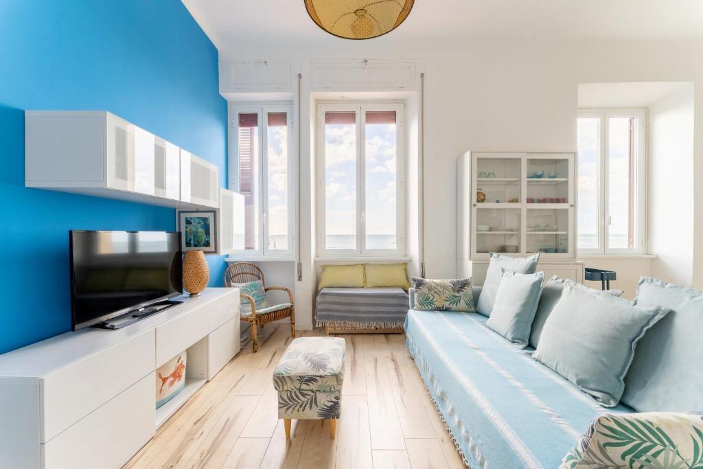 Quartiere XXXIV Lido di Ostia Levante Apartment | The Window On The Sea - Amazing Penthouse on the Beach
