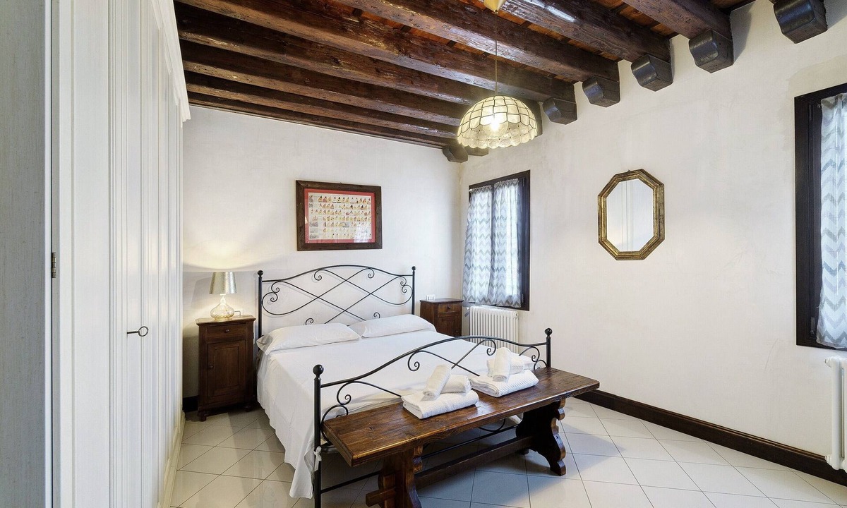 Chioggia Apartment | Traditional House with Fishing Boat Views in Chioggia