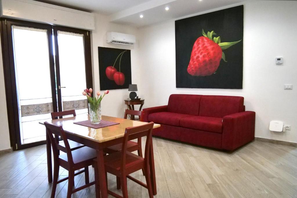 Monterotondo Apartment | Transit, Train Station 20 min from Rome and Parking
