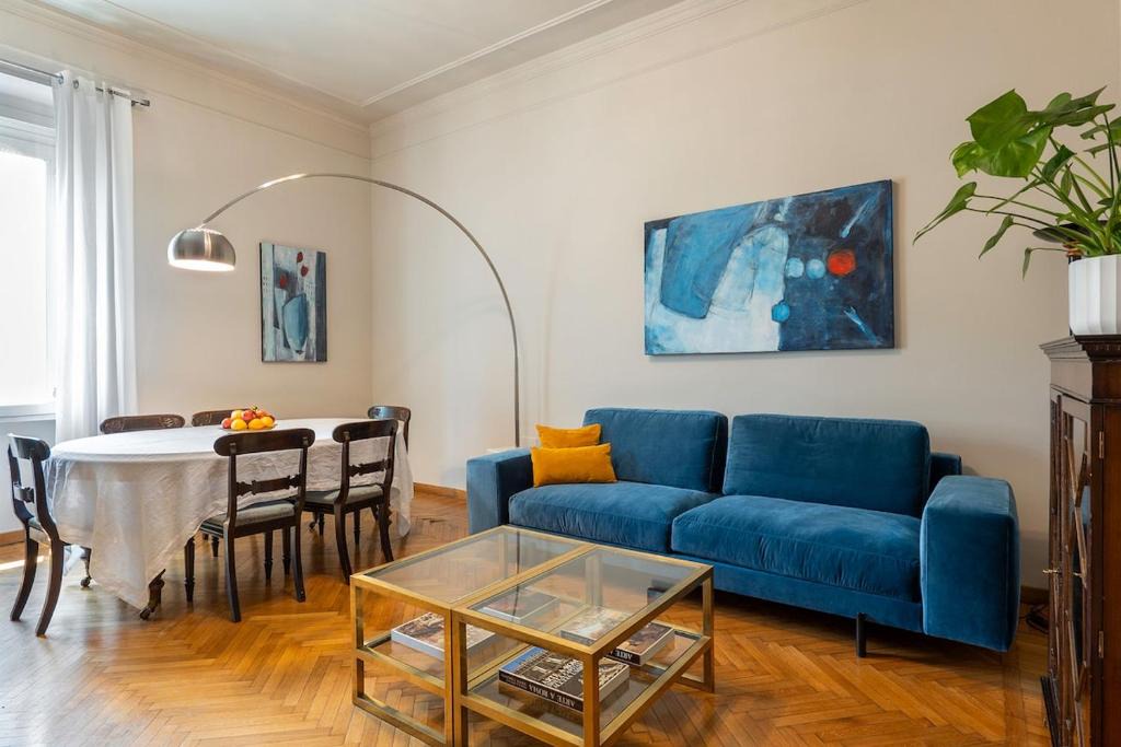 Rione II Trevi Apartment | TreasureRome Spanish Steps Family