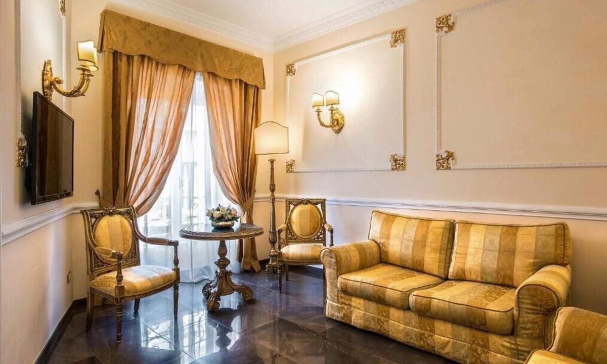 Rione IV Campo Marzio Apartment | Tucked away just behind the magnificent Piazza del Popolo/Walk to Spanish Steps