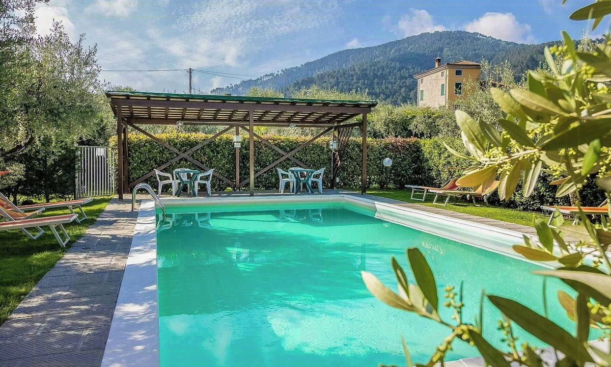 Cascine-La Croce Apartment | Tuscan Stone Apartment with Pool near Lucca