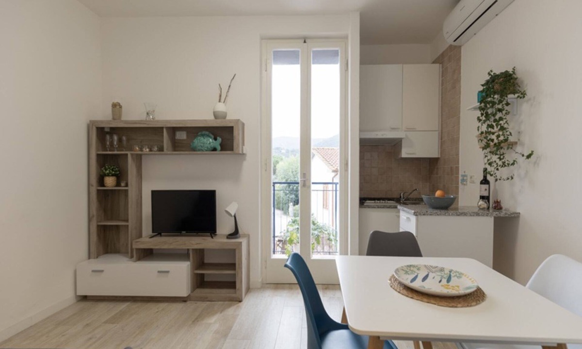 Procchio Apartment | Two-room apartment near beach and town center