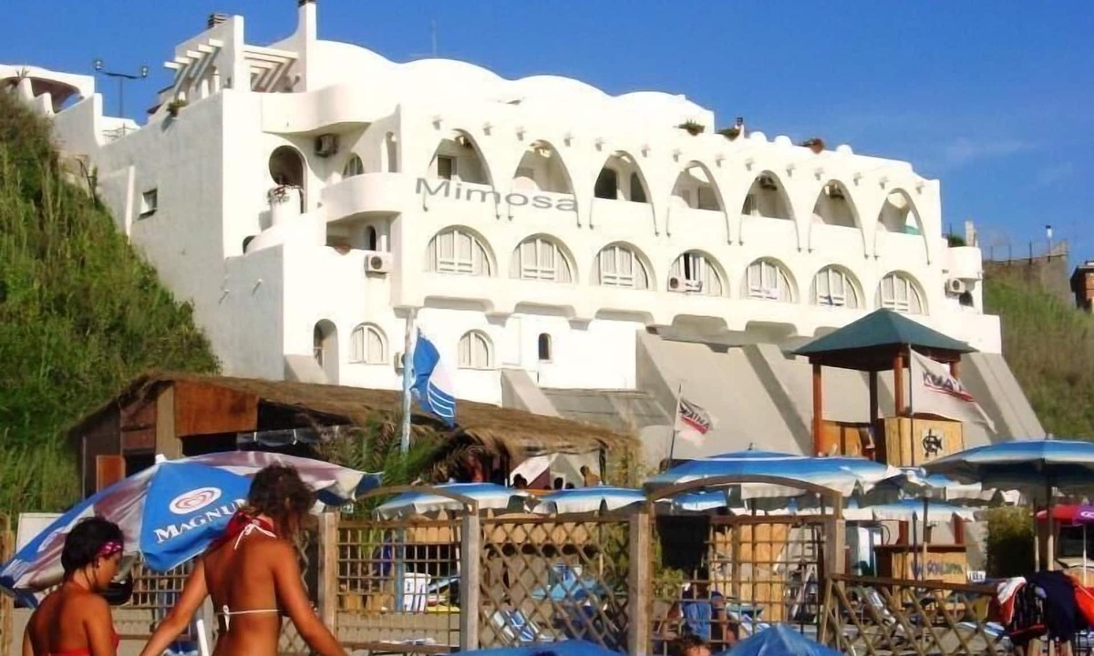 Anzio Apartment | Two-room apartment, terrace, sea front, floor 1 (Mimosa)