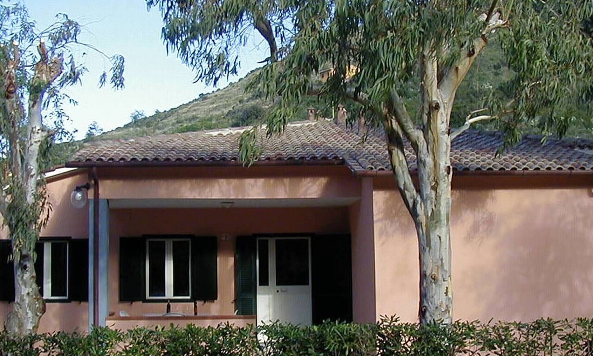Rio nell'Elba Apartment | Two-room apartment with veranda and garden 50 meters from the sea - Sole e Mare Resort