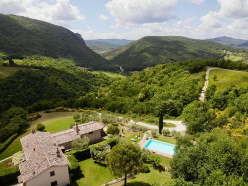 Montelovesco House | Typical Umbrian FarmHouse with Swimming Pool