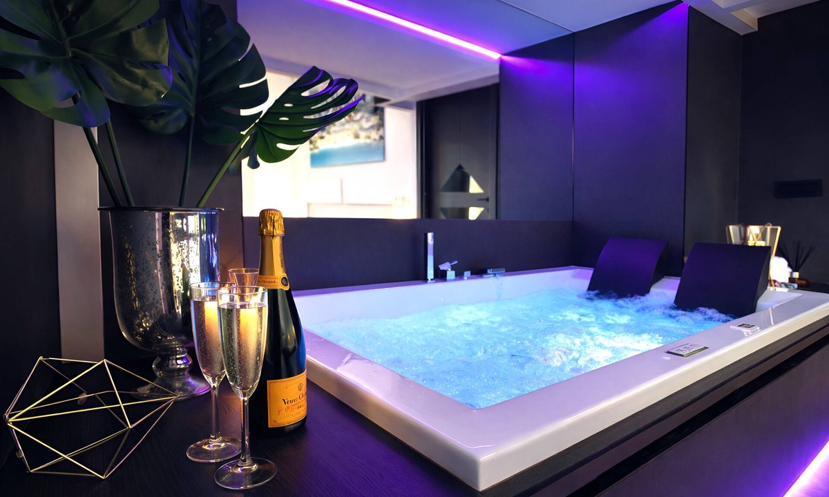 Rione IV Campo Marzio Apartment | Ultra-Luxury Private Spa Suite at the Spanish Steps