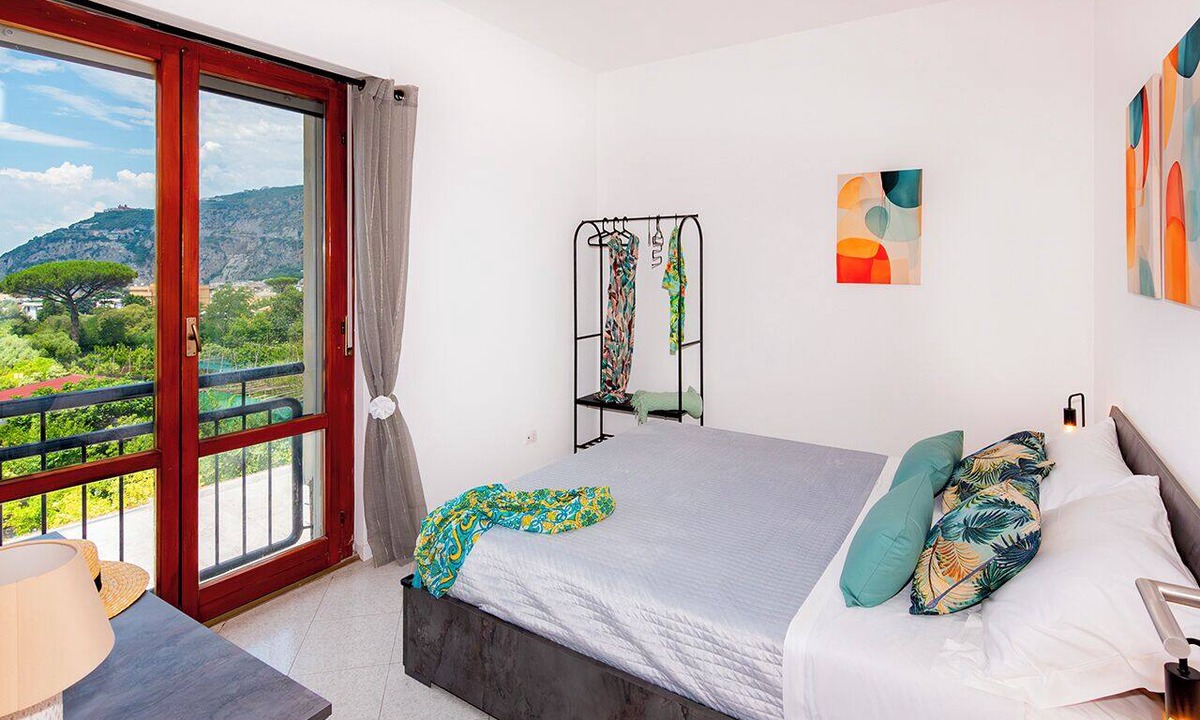 Piano di Sorrento Apartment | Unit 8 - Bright Apartment Near the Beach & Downtown