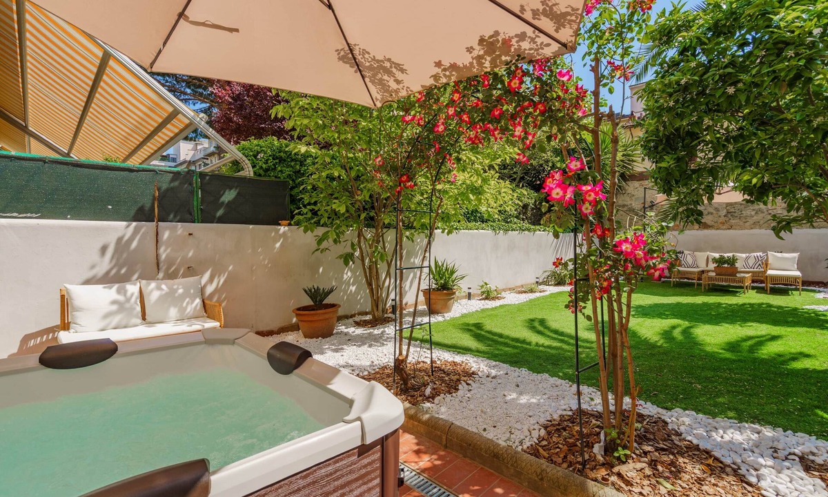 Careggi Rifredi House | Urban Zen Garden- New house with 5 suites, private garden and jacuzzi