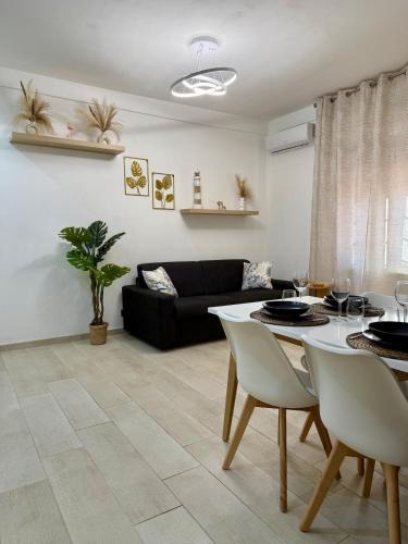 Torre Angela Apartment | Uri House-Il tuo rifugio moderno a 300mt dalla metro C