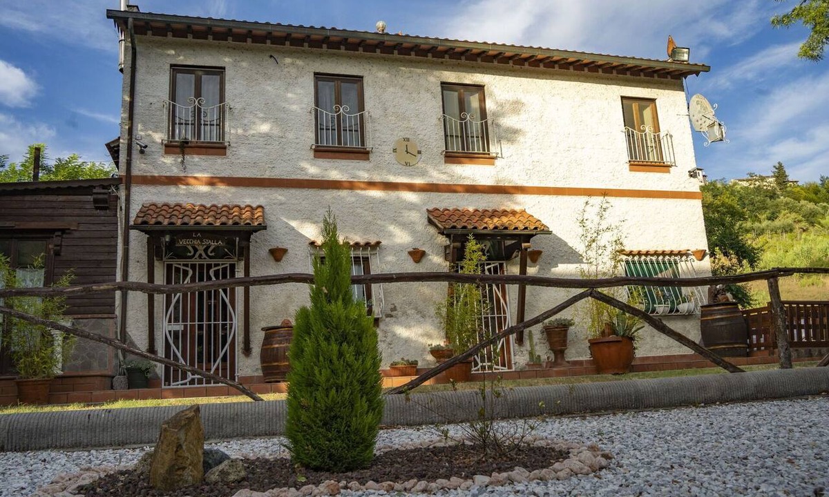 Castelnuovo d'Elsa House | Vacation Home in Castelfiorentino with 1 bedrooms sleeps 4