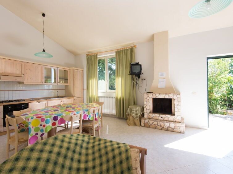 Piane di Collevecchio House | Vacation home La Querce in Collevecchio - 7 persons, 3 bedrooms