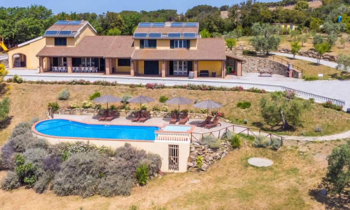 Riparbella House | Vacation home Poggio agli Olivi in Riparbella - 24 persons, 10 bedrooms
