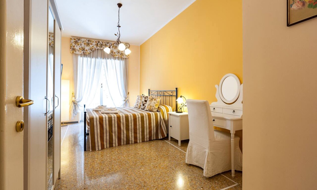 Vatican Apartment | Vatican and Subway 2 bright big rooms