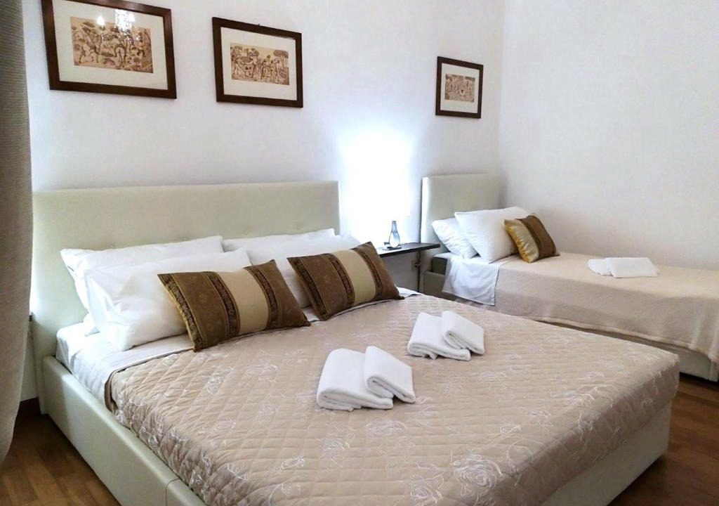 Rione XIV Borgo Apartment | Vatican Area House